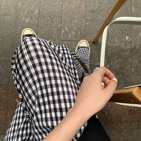 Sieviešu ikdienas rūtainu bikšu plats modelis