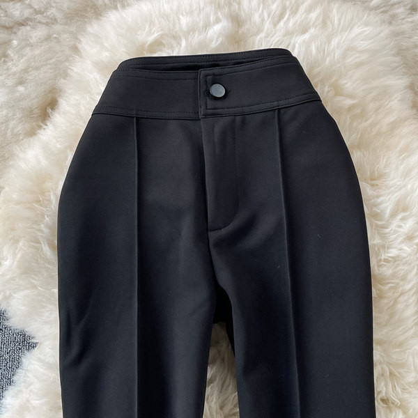 Jauns sieviešu bikšu modelis ar bārkstīm un augstu vidukli