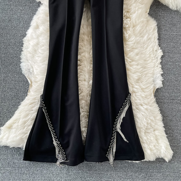 Jauns sieviešu bikšu modelis ar bārkstīm un augstu vidukli