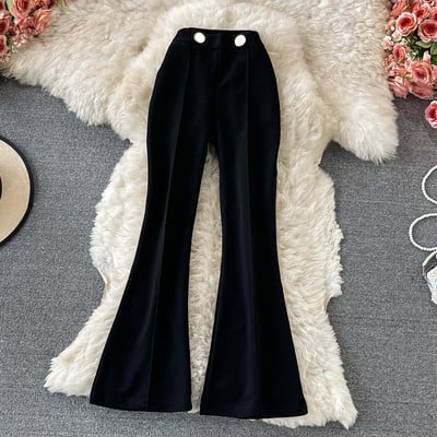 Ženske moderne hlače s visokim strukom i metalnim elementima