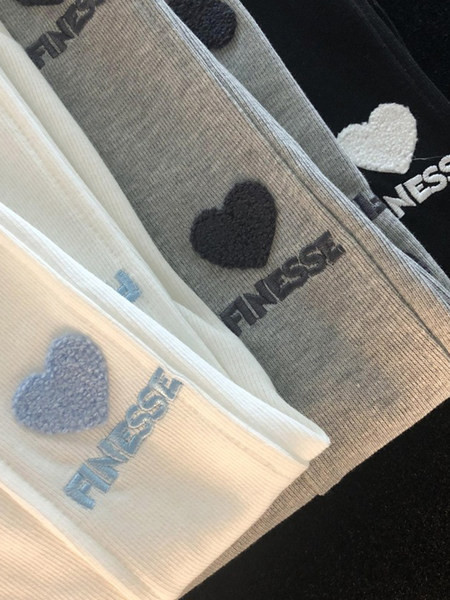 Ravni model ženskih hlača s vezom i vezicama