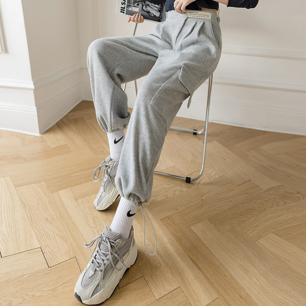 Sieviešu bikses ar sānu kabatām un augstu vidukli