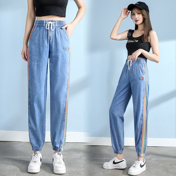 Sieviešu džinsi ar krāsainu rakstu un saitēm