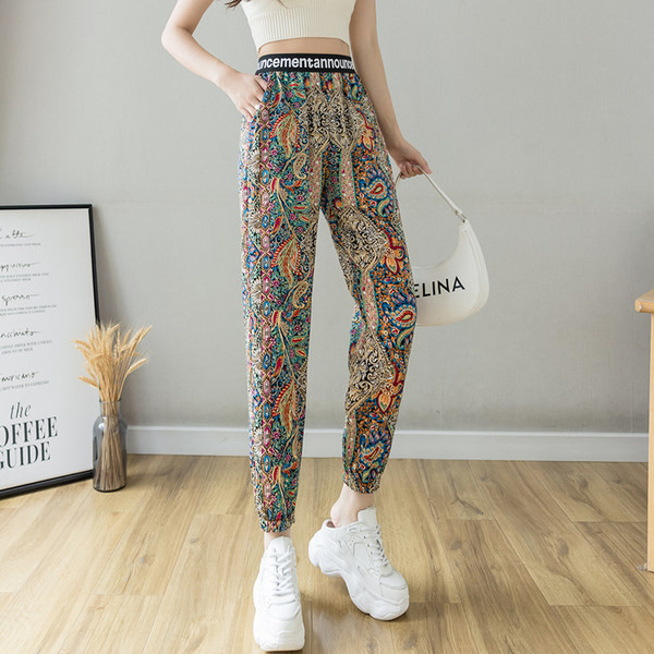 Moteriškos spalvingos vasarinės kelnės su užrašais ir aukštu juosmeniu