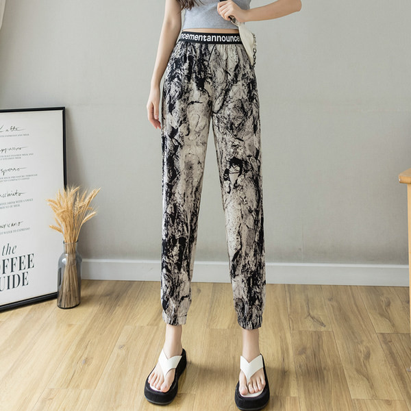 Moteriškos spalvingos vasarinės kelnės su užrašais ir aukštu juosmeniu