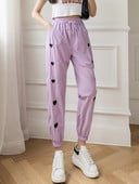 Ikdienas sieviešu sporta bikses ar izšūtām sirsniņām