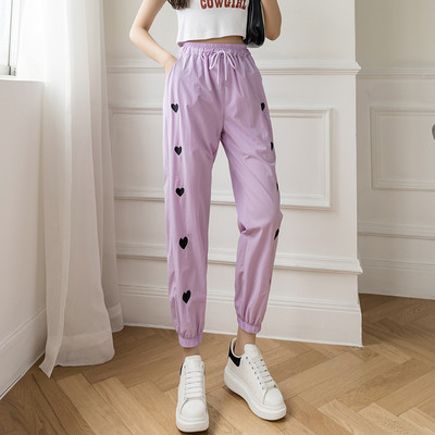 Ikdienas sieviešu sporta bikses ar izšūtām sirsniņām