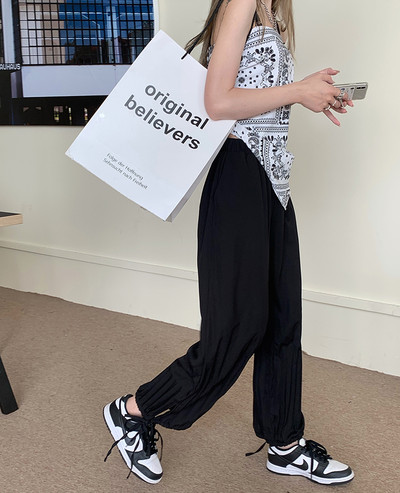 Mūsdienīgas sieviešu bikses ar elastīgu jostasvietu un mežģīnēm