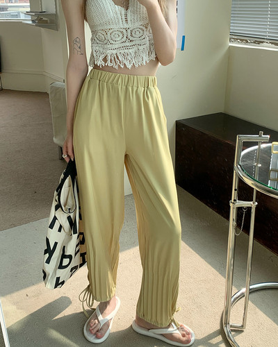 Mūsdienīgas sieviešu bikses ar elastīgu jostasvietu un mežģīnēm