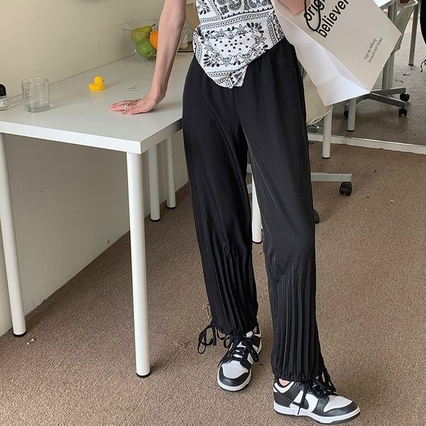 Mūsdienīgas sieviešu bikses ar elastīgu jostasvietu un mežģīnēm