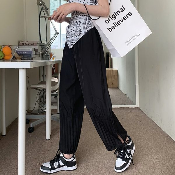 Mūsdienīgas sieviešu bikses ar elastīgu jostasvietu un mežģīnēm