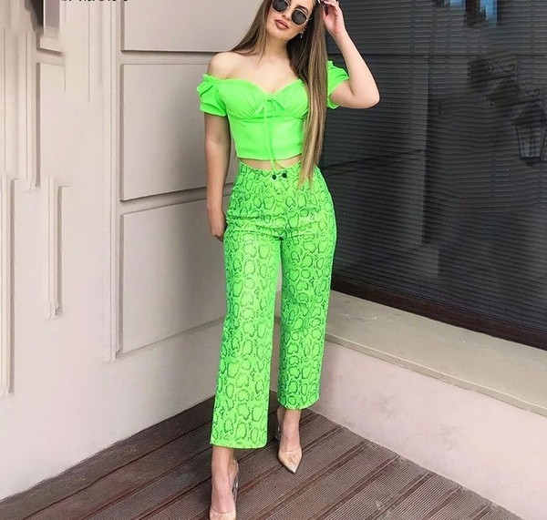 Stilīgas sieviešu taisnās bikses ar dzīvnieku apdruku