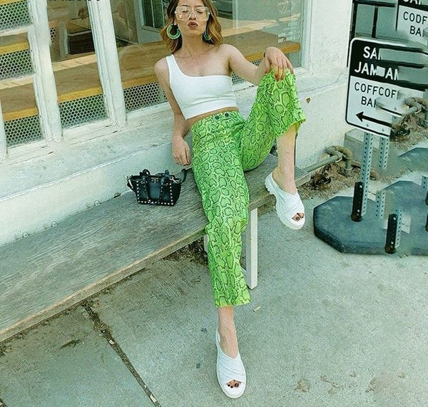 Stilīgas sieviešu taisnās bikses ar dzīvnieku apdruku