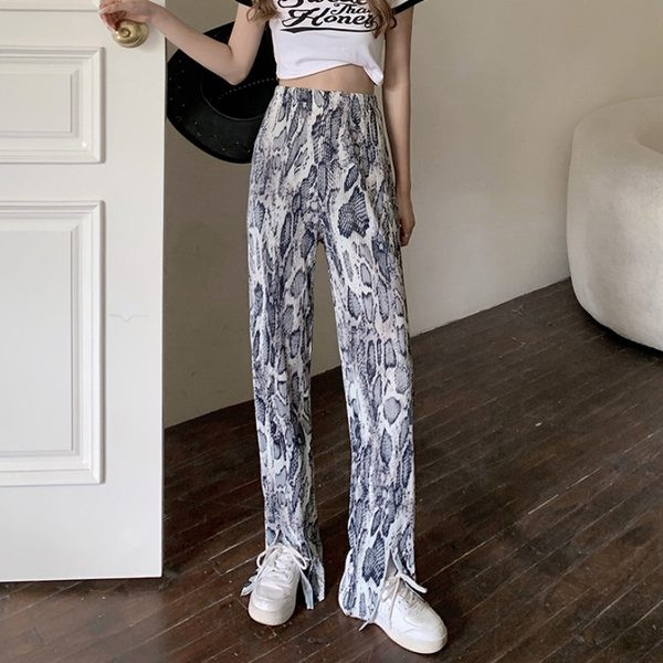 Modernas sieviešu taisnas bikses ar šķēlumu un dzīvnieku apdruku