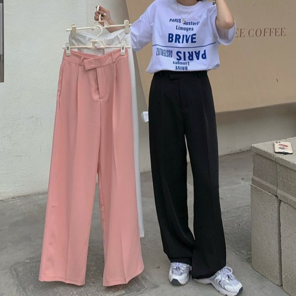 Sieviešu bikšu modelis ar augstu vidukli un pogu