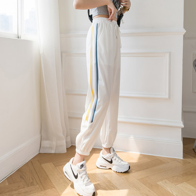 Sieviešu sporta bikses ar apmali baltā un melnā krāsā