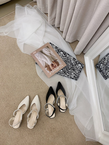 Moderns sieviešu sandaļu smails modelis ar dekoratīvām pērlēm