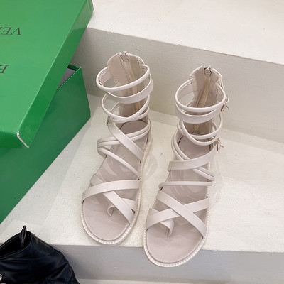 Sieviešu mākslīgās ādas sandales un plakana zole divās krāsās