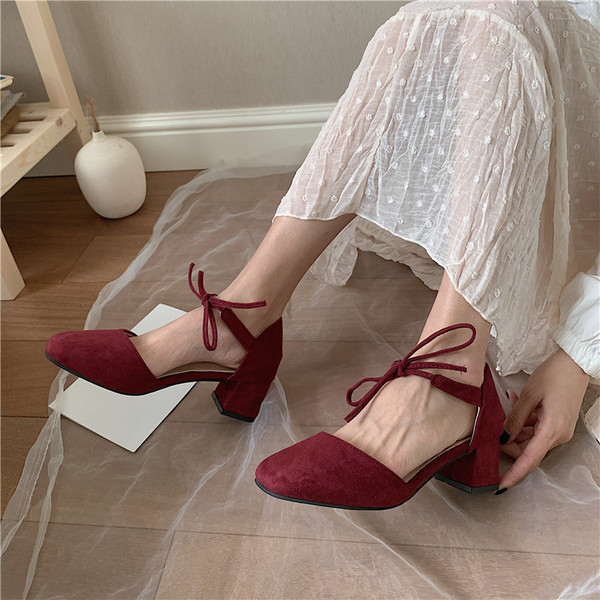 Sandale moderne de damă cu toc și șireturi