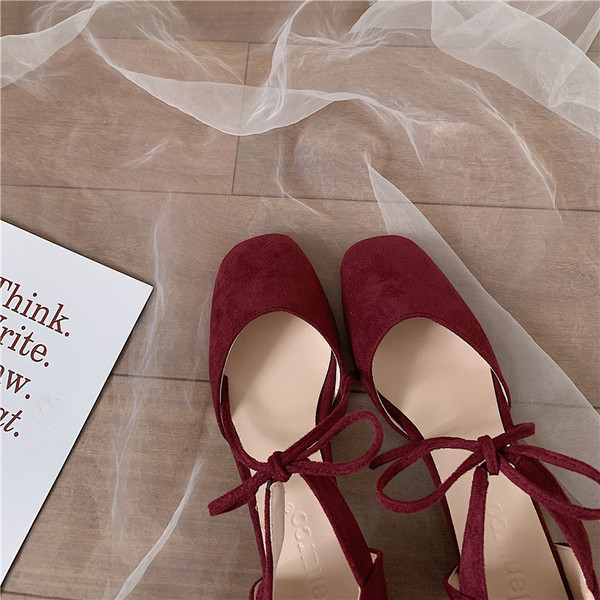 Sandale moderne de damă cu toc și șireturi