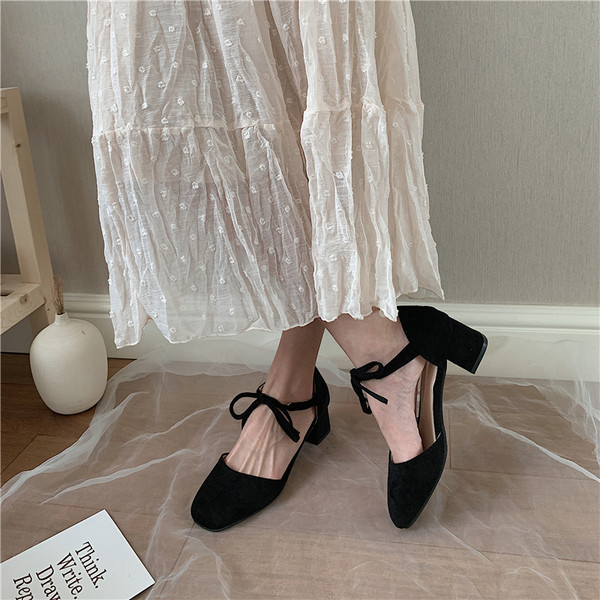 Sandale moderne de damă cu toc și șireturi