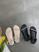 Sieviešu ikdienas sandales ar plakanām zolēm un dekoratīvām pērlēm