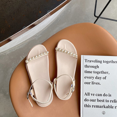 Sieviešu ikdienas sandales ar plakanām zolēm un dekoratīvām pērlēm