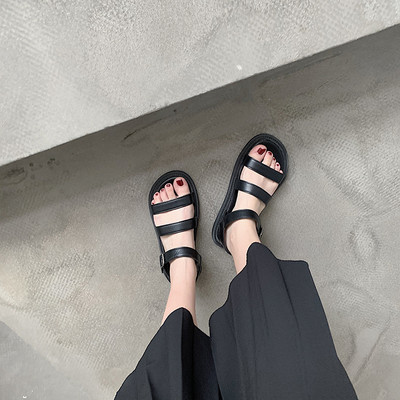 Sieviešu sandales vienkāršs modelis ar plakanu zoli