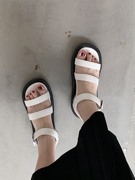 Sieviešu sandales vienkāršs modelis ar plakanu zoli