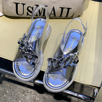 Sieviešu ikdienas sandales ar metāla apdari trīs krāsās