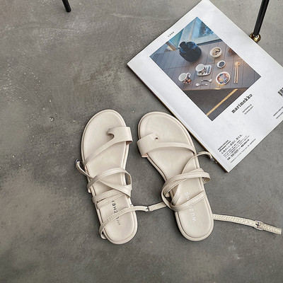 Modernas sieviešu sandales no mākslīgās ādas ar plakanu zoli