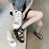 Sieviešu sandales ar metāla apdari baltā un melnā krāsā