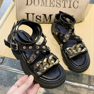 Sieviešu sandales ar metāla apdari baltā un melnā krāsā