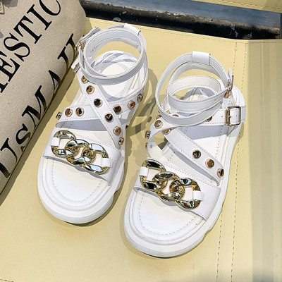 Sieviešu sandales ar metāla apdari baltā un melnā krāsā