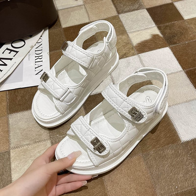 Sieviešu mākslīgās ādas sandales ar uzlīmēm trīs krāsās