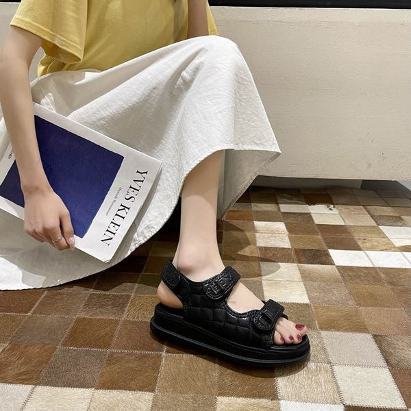 Sieviešu mākslīgās ādas sandales ar uzlīmēm trīs krāsās