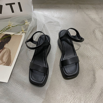 Sieviešu modernas platformas sandales no eko ādas