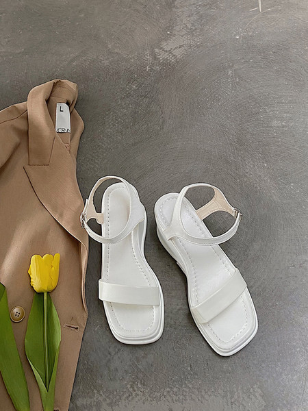 Sieviešu modernas platformas sandales no eko ādas