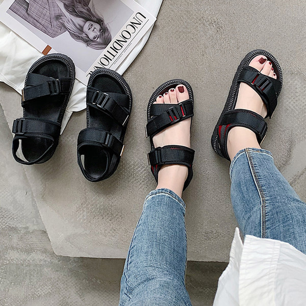 Ikdienas sieviešu sandales ar plakanu zoli un sprādzi