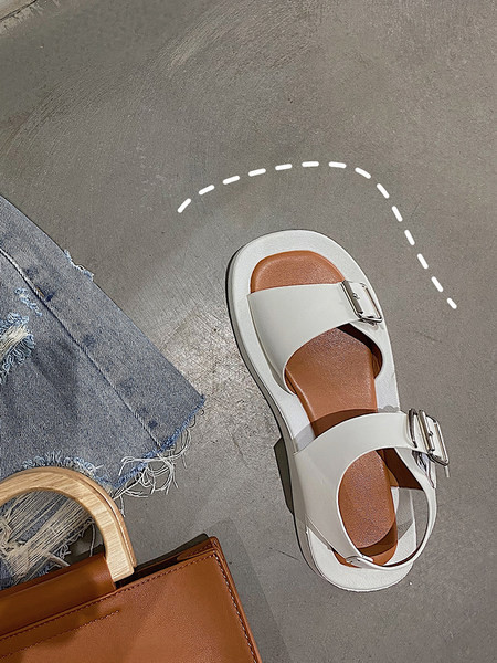 Sieviešu ikdienas sandales ar sprādzi un plakanu zoli