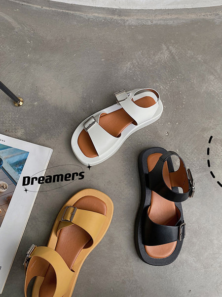 Sieviešu ikdienas sandales ar sprādzi un plakanu zoli