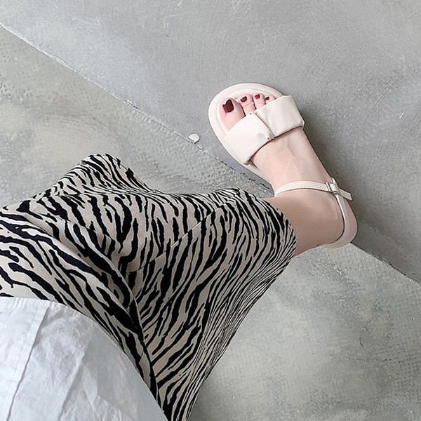 Sieviešu sandales ar plakanu zoli, vienkāršs modelis