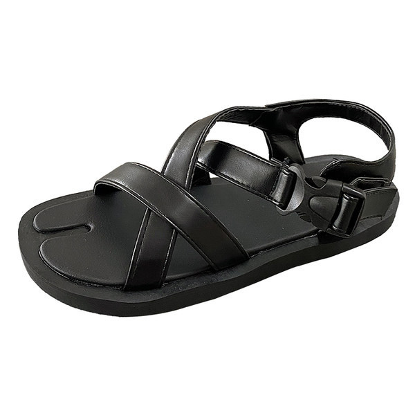 Sieviešu ikdienas sandales no mākslīgās ādas ar plakanu zoli