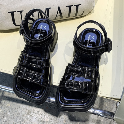 Sieviešu ikdienas sandales ar mākslīgās ādas sprādzi