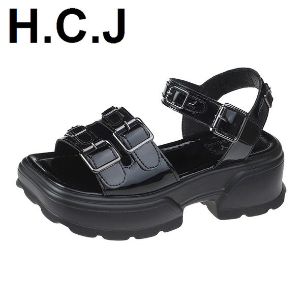 Sieviešu ikdienas sandales ar mākslīgās ādas sprādzi