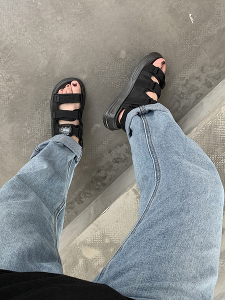 Sandale de damă cu talpă plată și inscripție