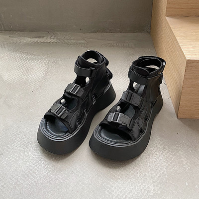 Sieviešu sandales ar augstu plakanu zoli un velcro