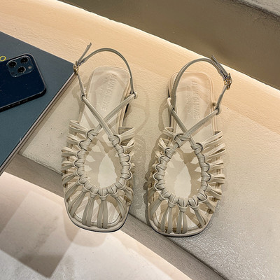 Sieviešu ādas sandales trīs krāsās un plakanu zoli