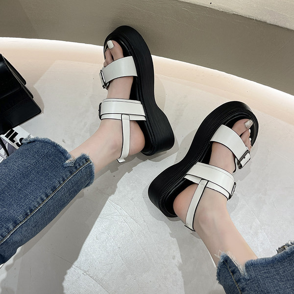 Ženske ležerne sandale s platformom u bijeloj i crnoj boji