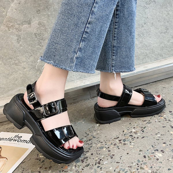 Sandale moderne de damă din piele artificială în alb și negru